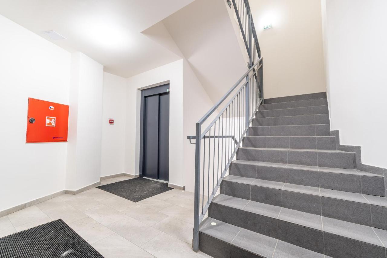 פראג Brand New Studio Apartment # 42 In Brand New Building With Free Parking In The Center מראה חיצוני תמונה